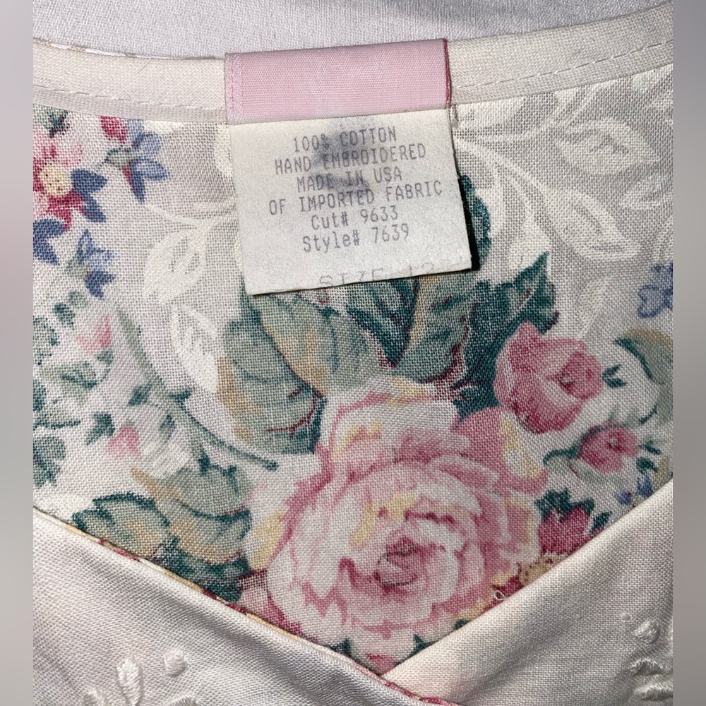 Allison Rose Vintage Floral Lace Dress - White and Pink - Picture 5 of 8